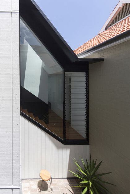 Unfurled House courtyard and cranked link to old house